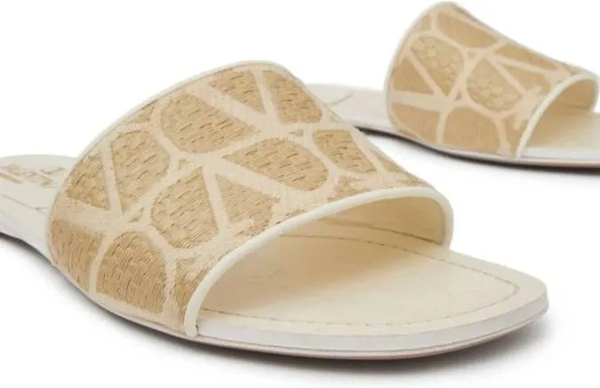 Valentino Garavani Toile Iconographe raffia slides Neutrals